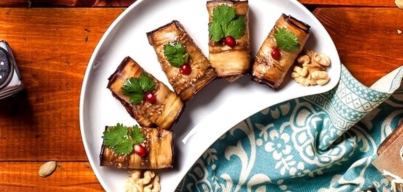Рулетики из баклажана с ореховой пастой и аджикой