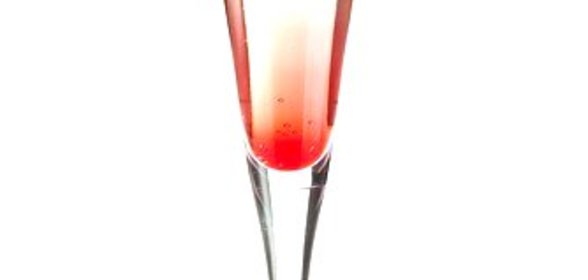 Новогодний клубничный коктейль с шампанским