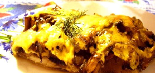 Рыба, запеченная с грибами и сыром