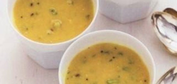 Кальмары с рубленой сельдью, маслом и яйцом.