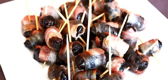 Чернослив в беконе