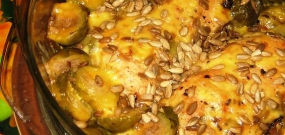 Запеканка с куриными грудками и брюссельской капустой