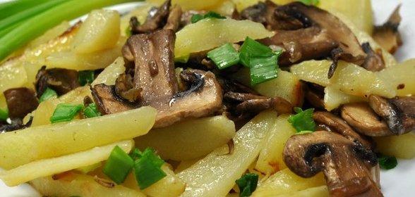 Жареная картошка с шампиньонами и луком