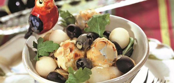 Салат с сырными орешками