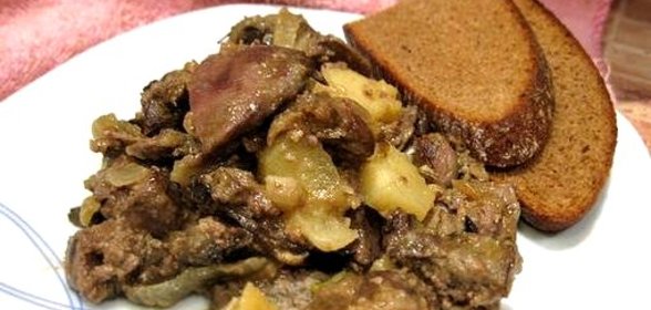 Печень с луком и яблоками