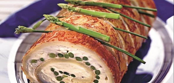Рулет с сыром и спаржей