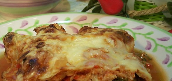 Ассорти из капусты в томатном соусе под сырной корочкой