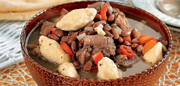 Вялено-копченая телятина с фасолью и кукурузными клецками