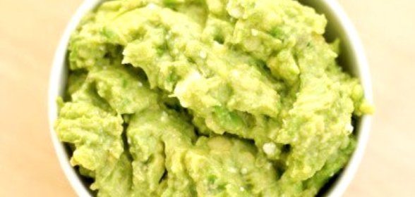 Спред из авокадо и оливок