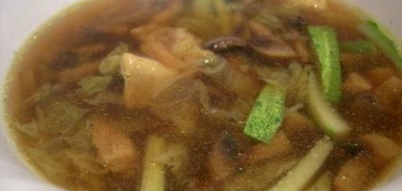Тайский грибной суп с огурцами