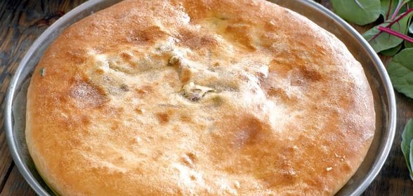 Пирог из листьев свеклы и свежего сыра