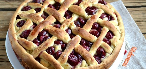 Пирог с замороженной вишней
