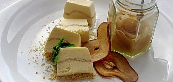 Семифредо с легким грушевым конфитюром