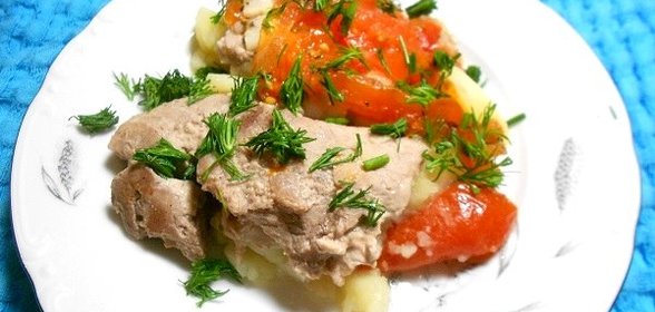 Свинина с помидорами и картофелем в мультиварке