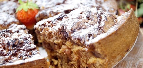 Кекс с клубничным вареньем