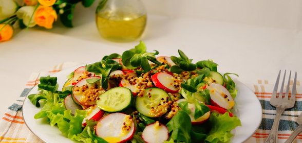 Весенний салат с горчичным маслом