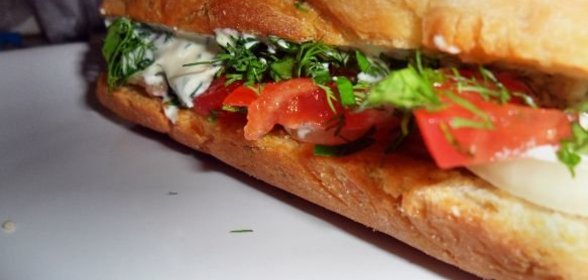 Бутерброды с творогом и вишневым соком