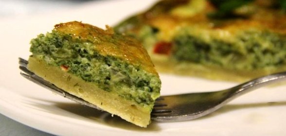 Киш со шпинатом и сладким перцем