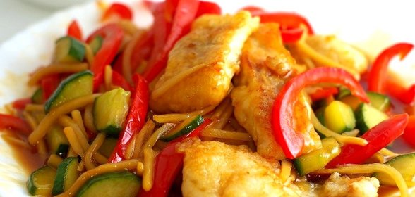 Тушеная рыба с овощами