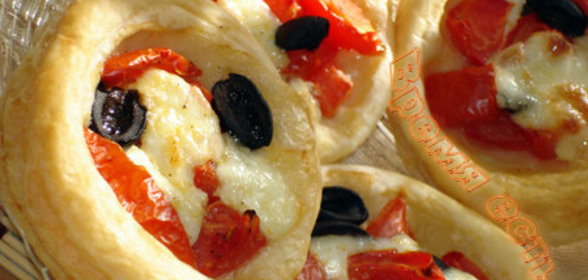 Тарталетки с сыром «мацарелла» и томатами