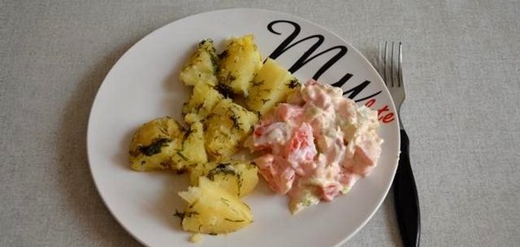 Варёно-обжаренная молодая картошка