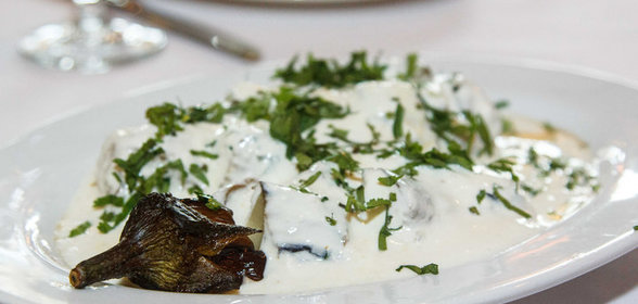 Запеченный баклажан под соусом баже