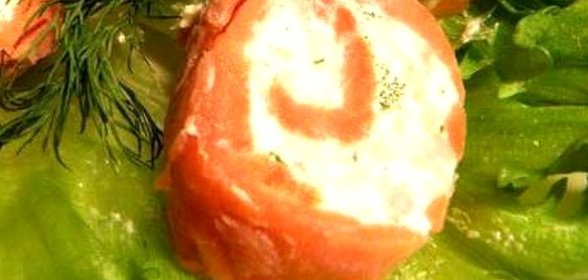 Рулетики с лососем и сливочным сыром с травами