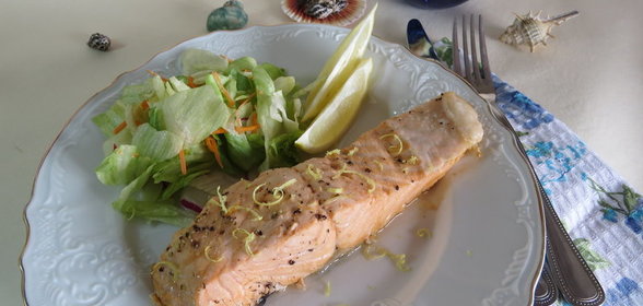 Лосось под лимонным соусом