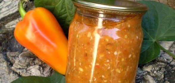 Аджика из помидоров и чеснока