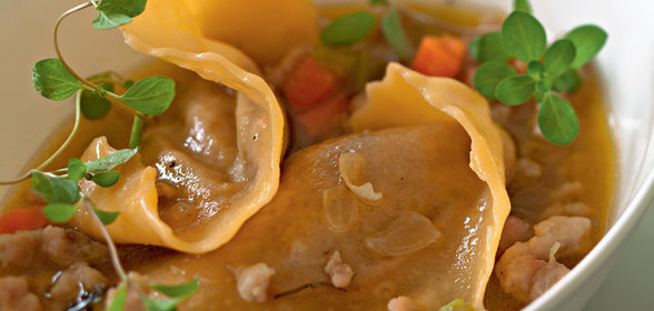 Паста каппеллаччи с говядиной аль бароло и рагу из кролика