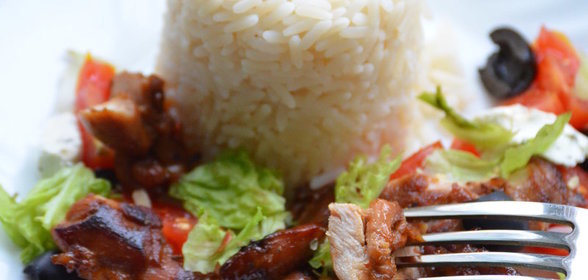 Куриное филе с рисом в греческом стиле за 30 минут