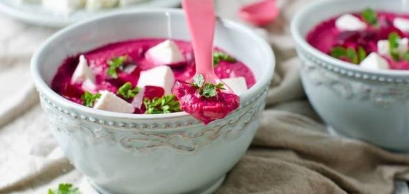 Холодный свекольник с козьим сыром