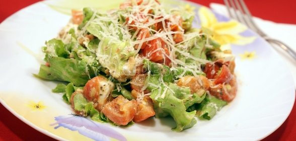 Салат с помидорами черри и сыром фета