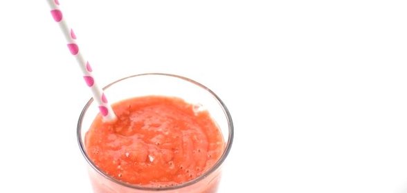 Смузи из манго и ягод