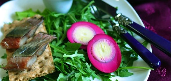 Яйцо в пряном свекольном маринаде