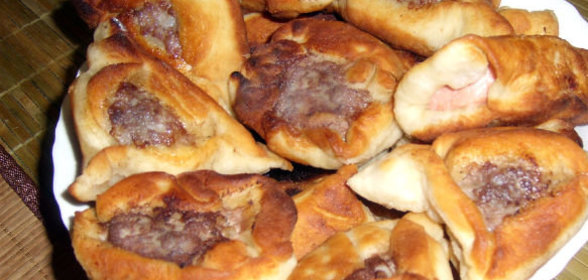 Беляши и колбаса в тесте