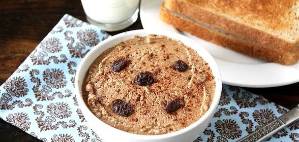 Миндальное масло с изюмом и корицей