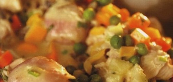 Варенье из персиков с косточками.