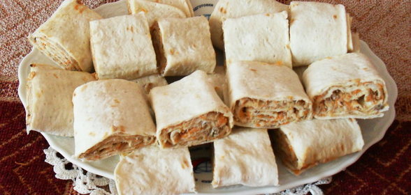 греческий салат с сыром фета и маслинами