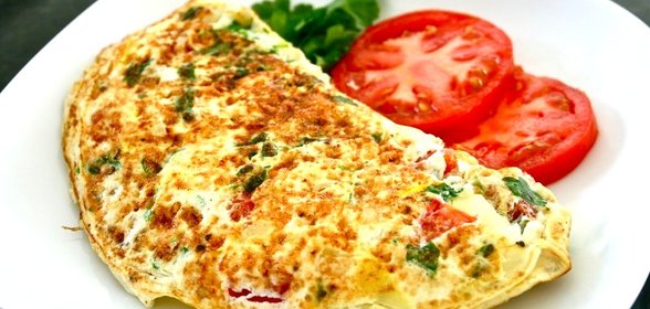 Омлет с крабом и рукколой