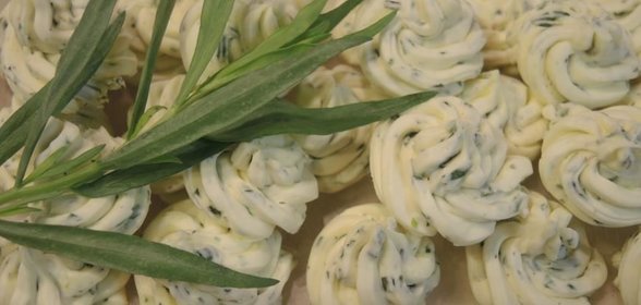 Расстегаи Праздничные с рыбой и эстрагоновым маслом