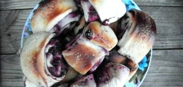 Дрожжевые завитушки с вареньем