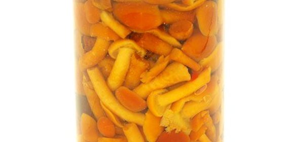 Маринованные грибы с гвоздикой