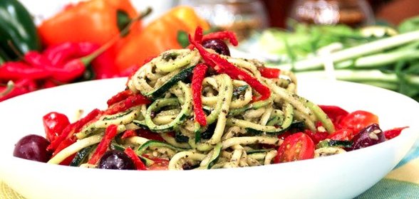 Спагетти из цукини с соусом песто