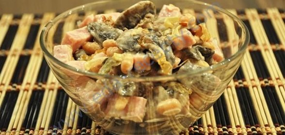 Салат с белой фасолью консервированной