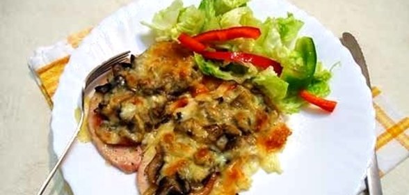 Запеченная индейка с грибами