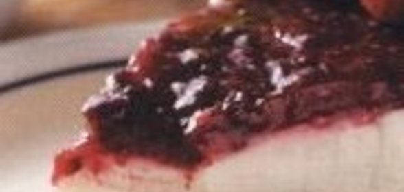 Сливочный пирог с малиновым соусом