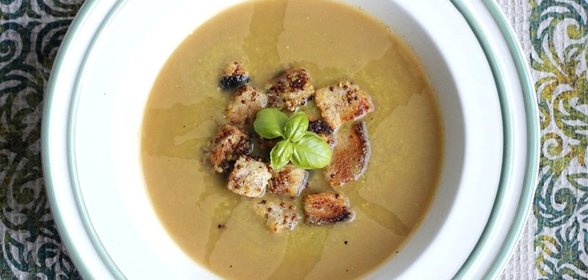 Вегетарианский суп-пюре из замороженного горошка