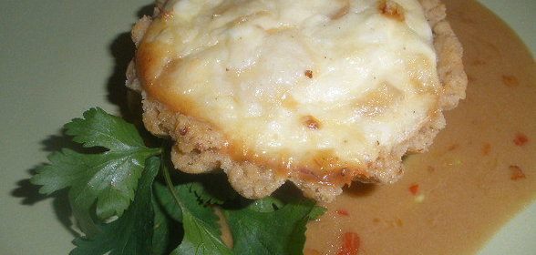 Крабовый чизкейк с соусом Меньер