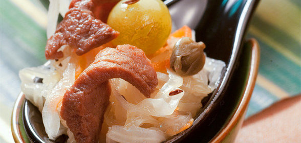 Салат из квашеной капусты с мясом